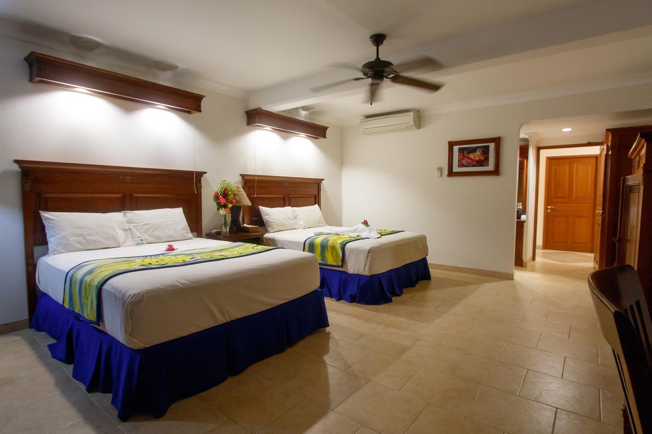 קולוניה Manta Ray Bay Resort מראה חיצוני תמונה