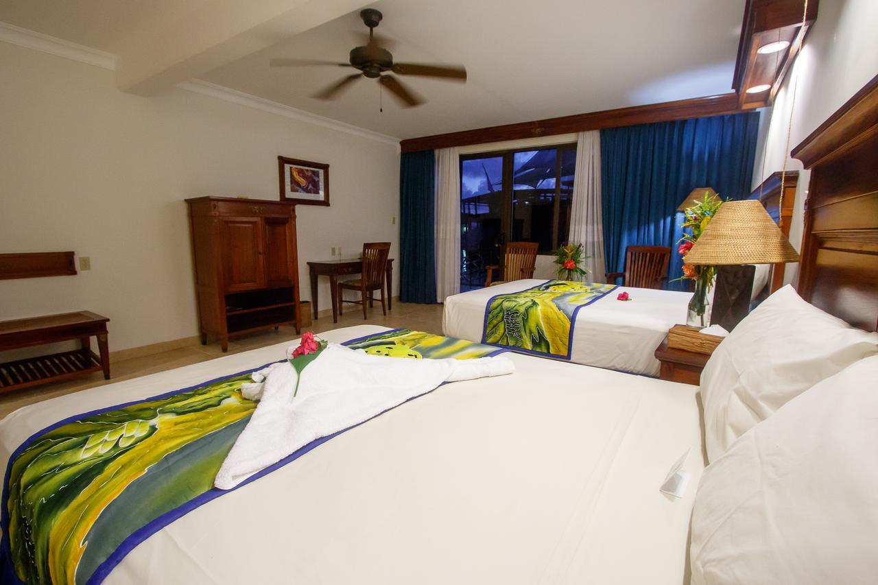 קולוניה Manta Ray Bay Resort מראה חיצוני תמונה