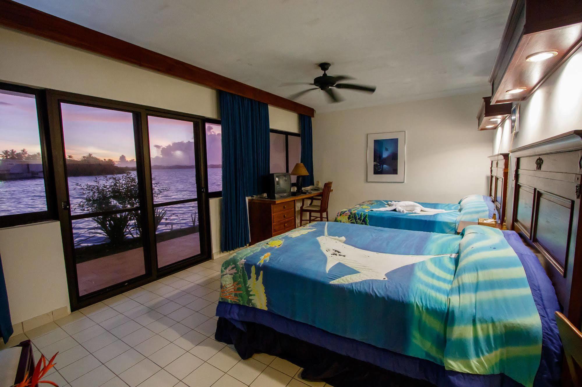 קולוניה Manta Ray Bay Resort מראה חיצוני תמונה